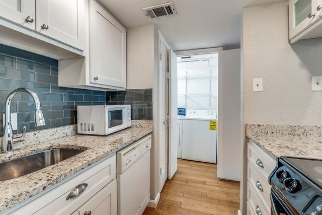 3827 Gilbert Avenue 209, Dallas, TX 75219