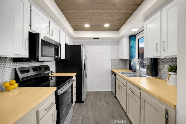 1421 N Sunrise Way 35, Palm Springs, CA 92262