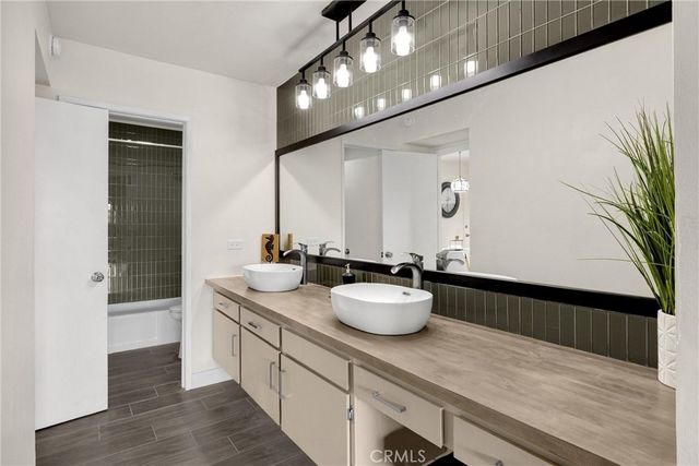 1421 N Sunrise Way 35, Palm Springs, CA 92262