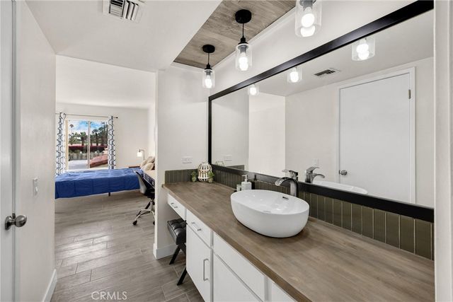 1421 N Sunrise Way 35, Palm Springs, CA 92262