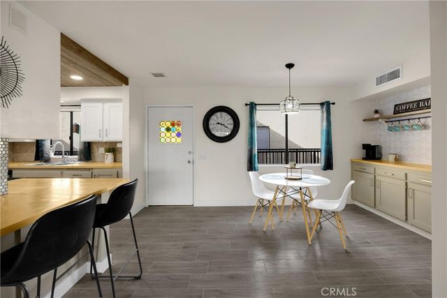 1421 N Sunrise Way 35, Palm Springs, CA 92262