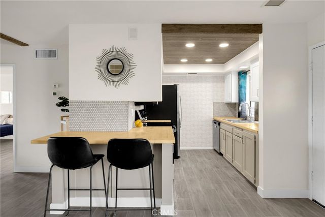 1421 N Sunrise Way 35, Palm Springs, CA 92262