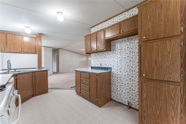 779 Steele Road, Tontitown, AR 72762