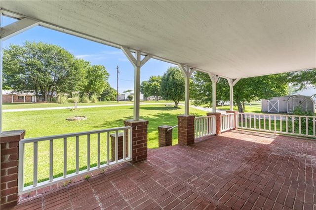 779 Steele Road, Tontitown, AR 72762