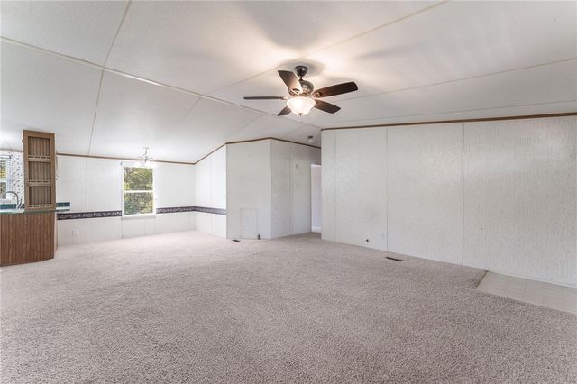 779 Steele Road, Tontitown, AR 72762