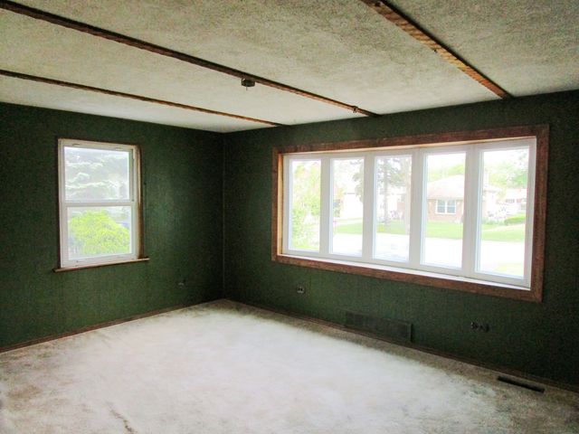 786 N Van Auken Street, Elmhurst, IL 60126