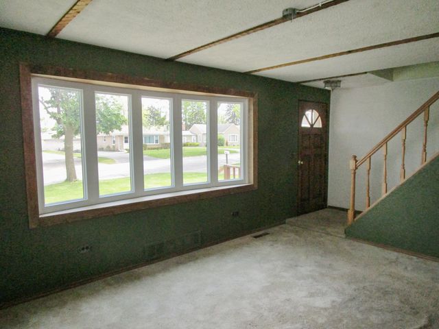 786 N Van Auken Street, Elmhurst, IL 60126