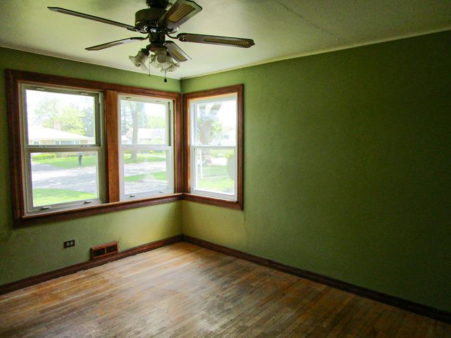 786 N Van Auken Street, Elmhurst, IL 60126