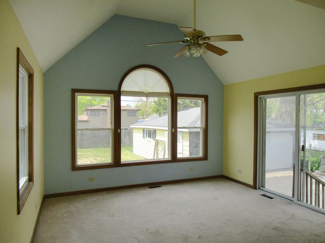 786 N Van Auken Street, Elmhurst, IL 60126