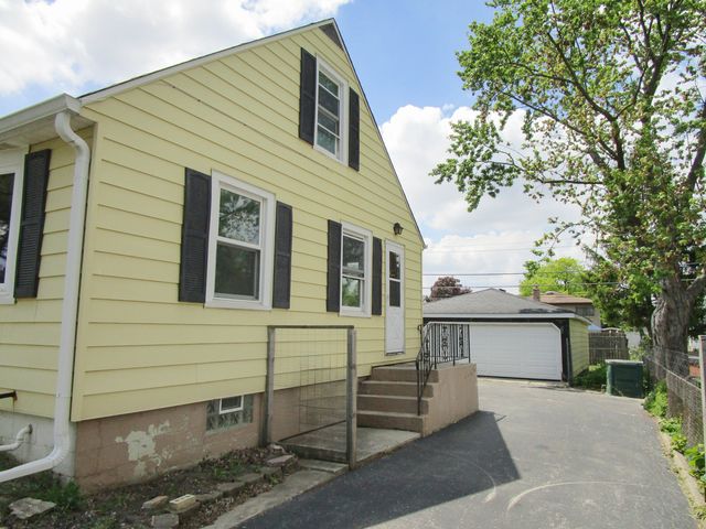 786 N Van Auken Street, Elmhurst, IL 60126