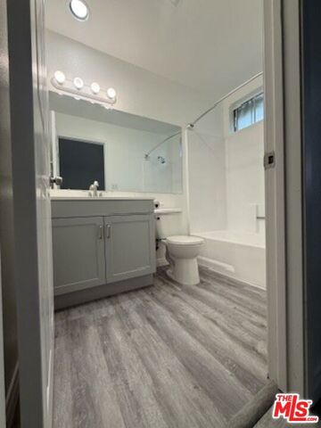 621 N Bronson Avenue 202, Los Angeles, CA 90004