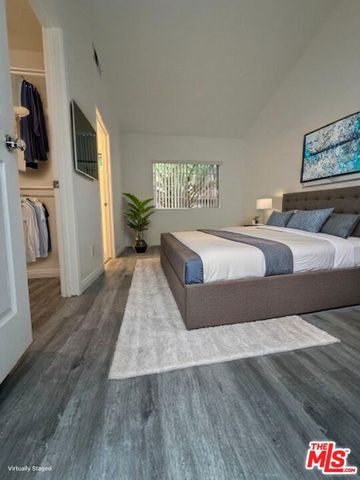 621 N Bronson Avenue 202, Los Angeles, CA 90004