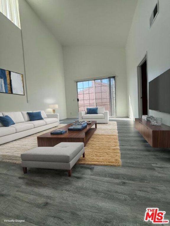 621 N Bronson Avenue 202, Los Angeles, CA 90004