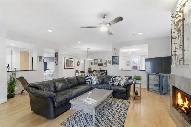 2515 Prairie Avenue 1E, Evanston, IL 60201