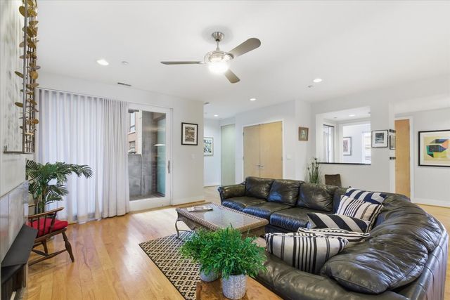 2515 Prairie Avenue 1E, Evanston, IL 60201