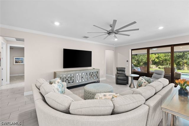 6907 Cocoplum ST, Naples, FL 34114