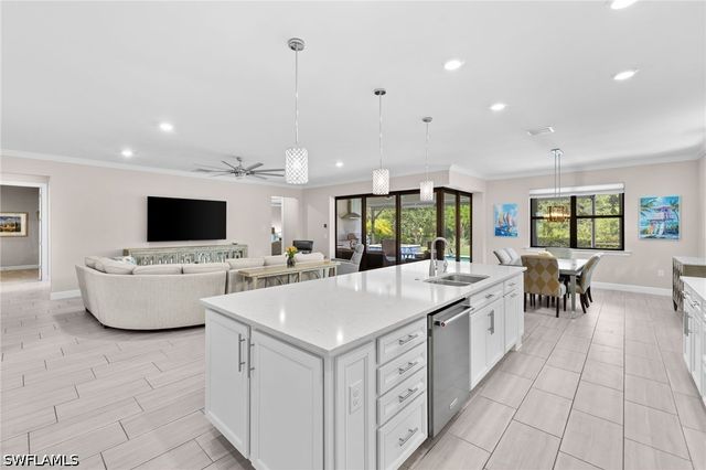 6907 Cocoplum ST, Naples, FL 34114