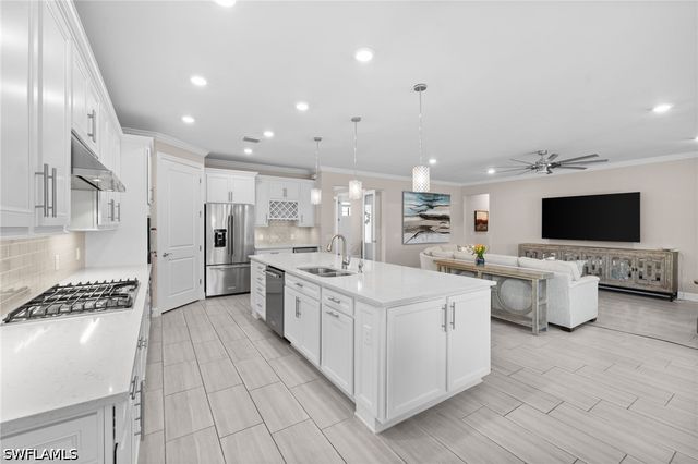 6907 Cocoplum ST, Naples, FL 34114
