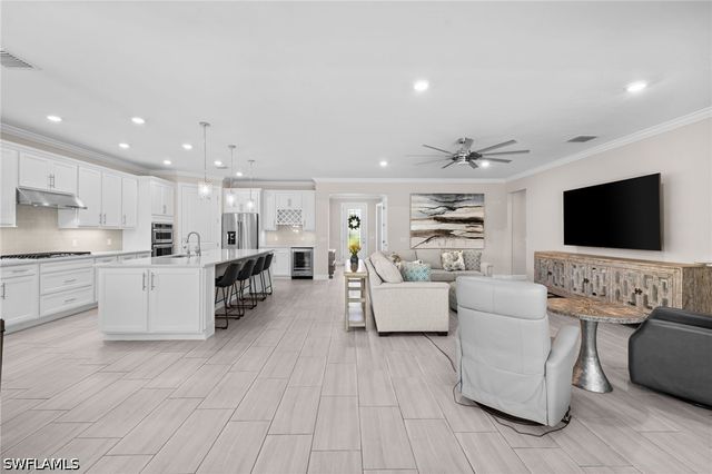 6907 Cocoplum ST, Naples, FL 34114