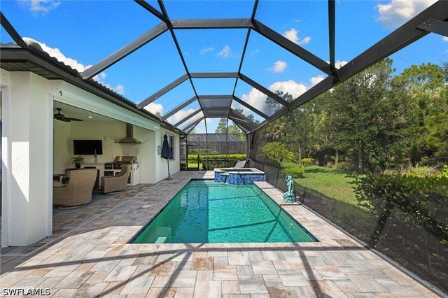 6907 Cocoplum ST, Naples, FL 34114