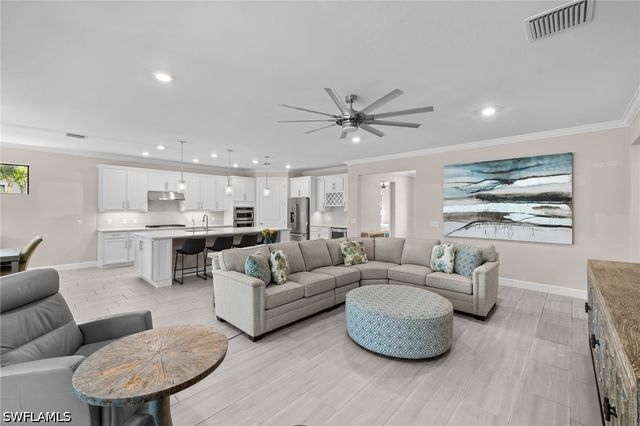 6907 Cocoplum ST, Naples, FL 34114