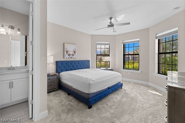 6907 Cocoplum ST, Naples, FL 34114