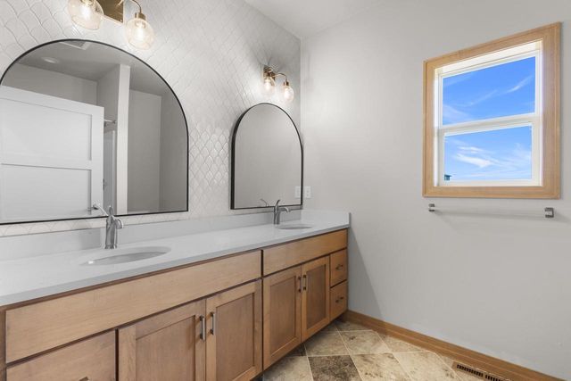 726 TAMBOUR COURT, De Pere, WI 54115