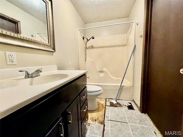 34241 Bluegill Drive, Brighton, IL 62012