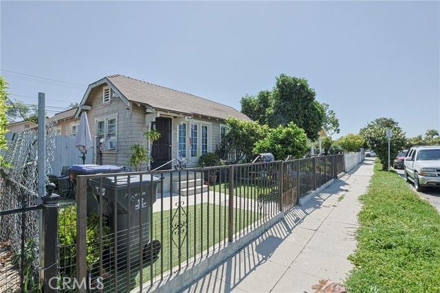 435 S Ross Street, Santa Ana, CA 92701