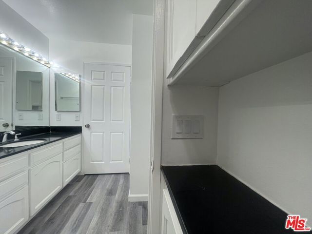 1338 N Sierra Bonita Avenue 102, West Hollywood, CA 90046