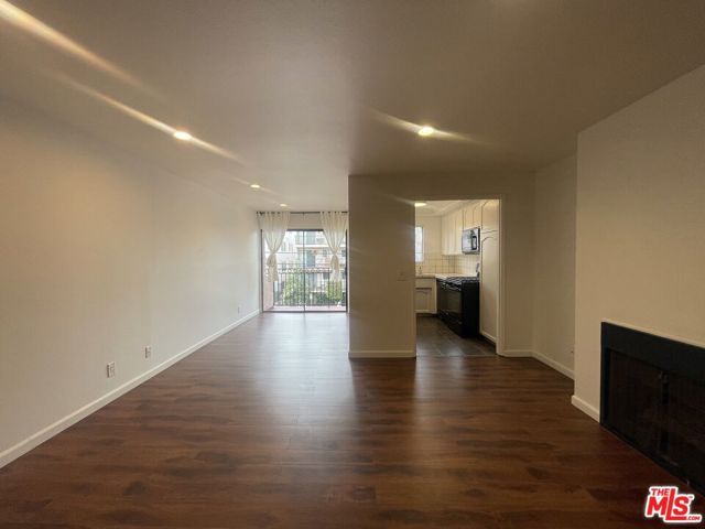 1338 N Sierra Bonita Avenue 102, West Hollywood, CA 90046