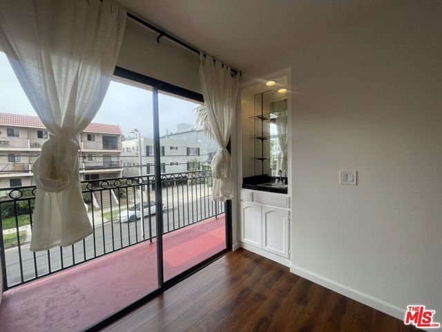 1338 N Sierra Bonita Avenue 102, West Hollywood, CA 90046