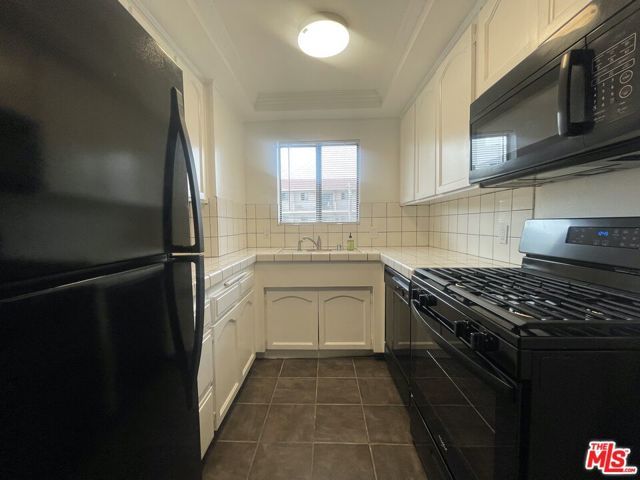 1338 N Sierra Bonita Avenue 102, West Hollywood, CA 90046