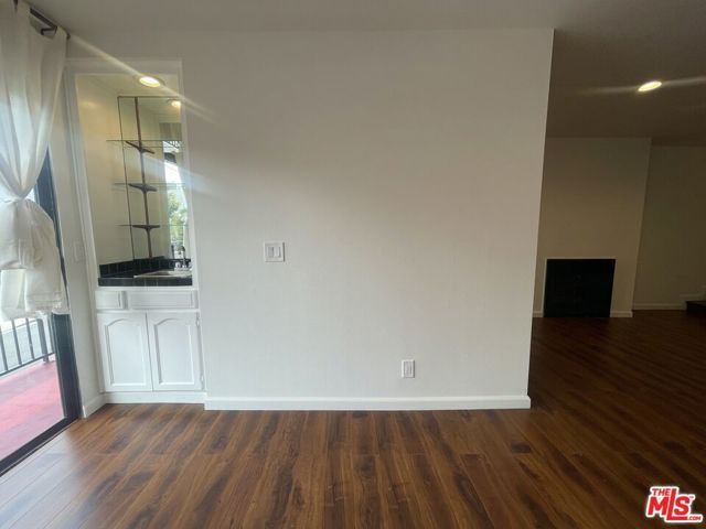 1338 N Sierra Bonita Avenue 102, West Hollywood, CA 90046