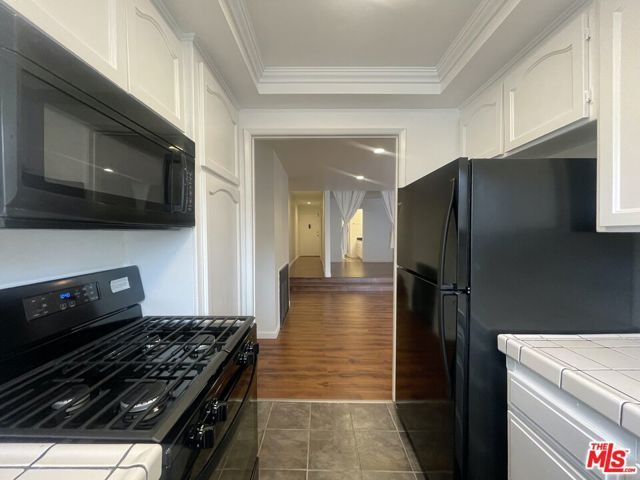 1338 N Sierra Bonita Avenue 102, West Hollywood, CA 90046