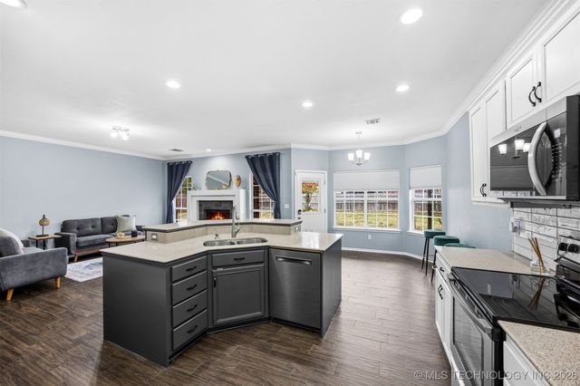 8709 125th East Avenue, Owasso, OK 74055