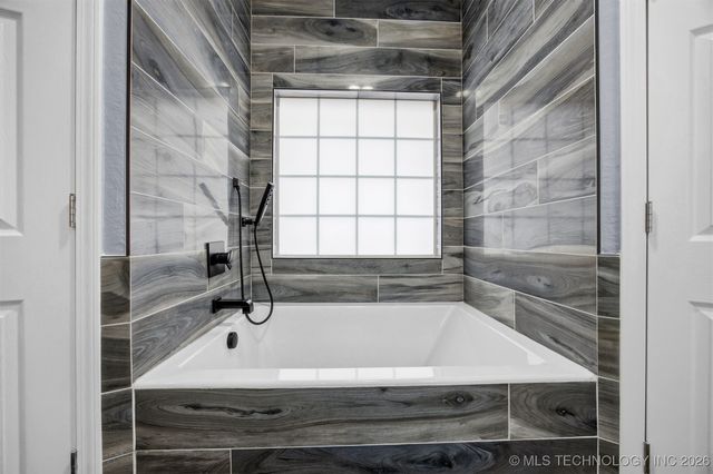 8709 125th East Avenue, Owasso, OK 74055