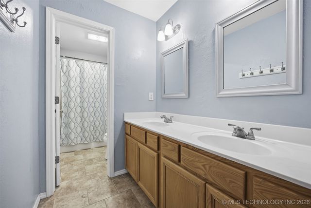 8709 125th East Avenue, Owasso, OK 74055