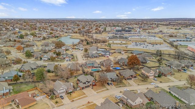 8709 125th East Avenue, Owasso, OK 74055