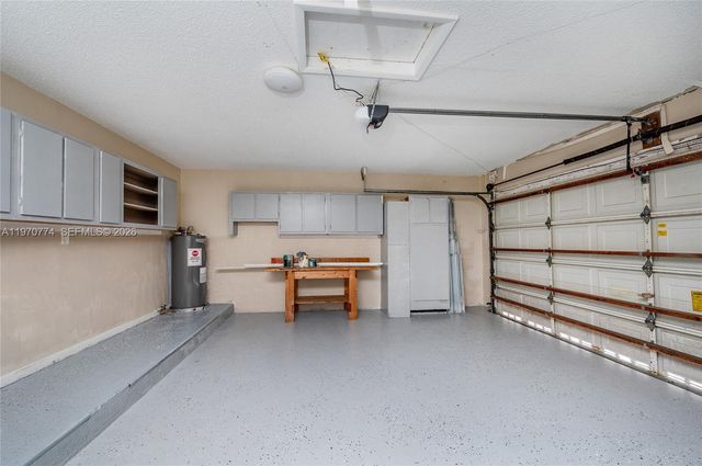 210 SW 98th Ter, Pembroke Pines, FL 33025