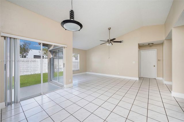 210 SW 98th Ter, Pembroke Pines, FL 33025