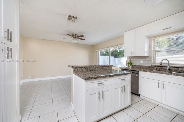 210 SW 98th Ter, Pembroke Pines, FL 33025