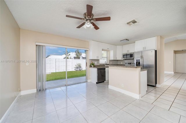210 SW 98th Ter, Pembroke Pines, FL 33025