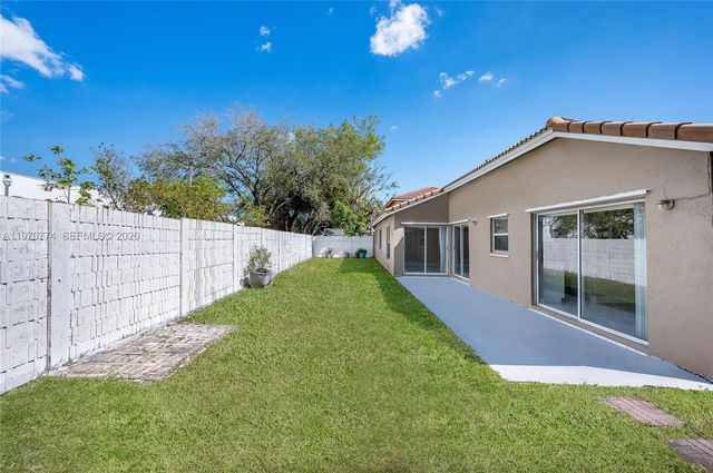 210 SW 98th Ter, Pembroke Pines, FL 33025