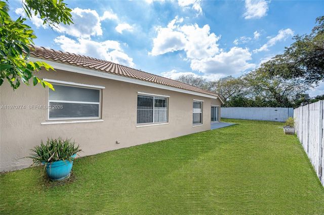 210 SW 98th Ter, Pembroke Pines, FL 33025