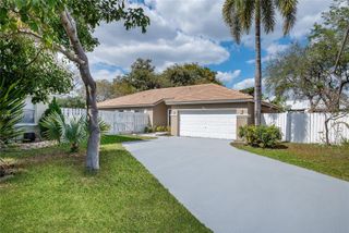 210 SW 98th Ter, Pembroke Pines, FL 33025