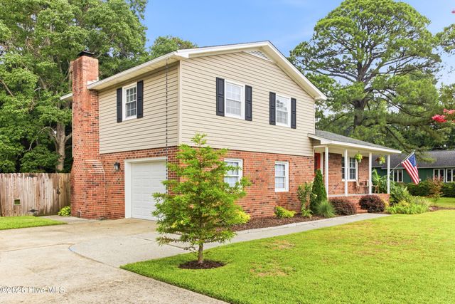 820 Greenbriar Road, Wilmington, NC 28409