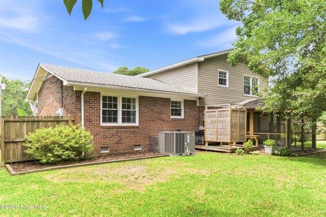 820 Greenbriar Road, Wilmington, NC 28409