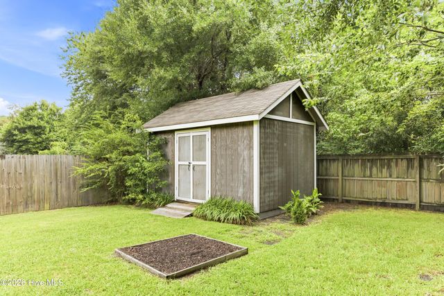 820 Greenbriar Road, Wilmington, NC 28409