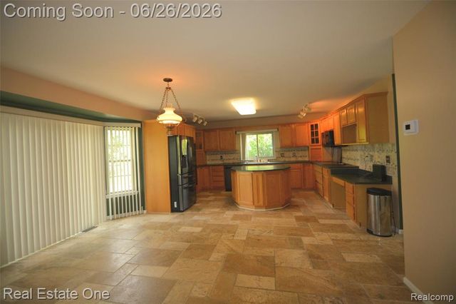 2140 W View Court, Lake Orion, MI 48360